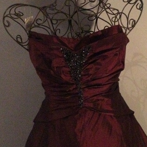 Ross Mayer gown in a red wine color,size 10 dress and size 12 jacket - Picture 3 of 3